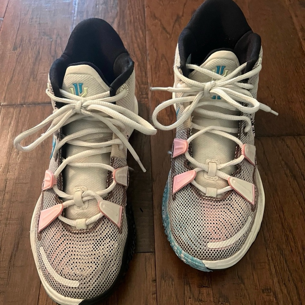 Nike Kyrie 7 Shoes- Pale Ivory